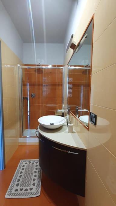Tiziana Attico E Terrazzo Apartamento Turim Exterior foto